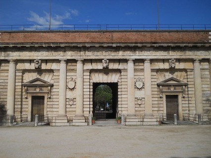 Porta Palio, capolavoro del veronese Michele Sanmicheli