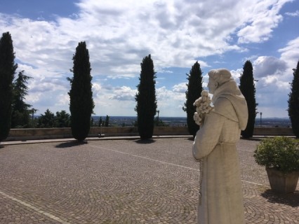 Santuario di Nostra Signora di Lourdes: luogo di pace e bellezza